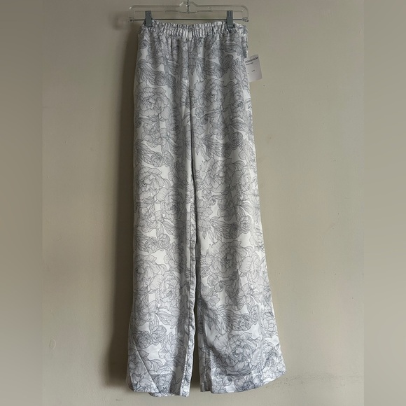 NWT Nordstrom Rack Women’s Pajama Set Floral Print size Small - Picture 2 of 11